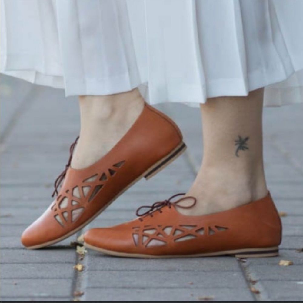 Women's Cutout Lace-Up Flats in Tan